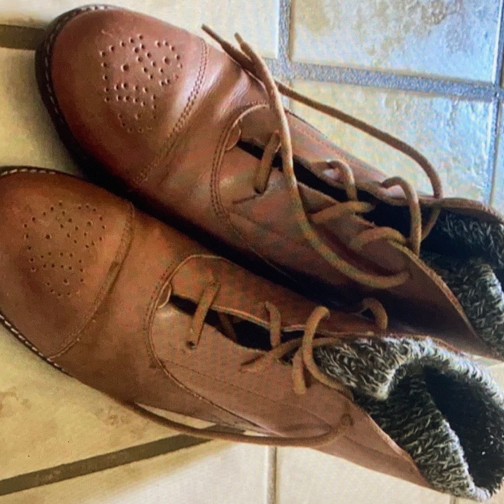 Vintage Esprit de Corp tan/ brown leather ankle booties